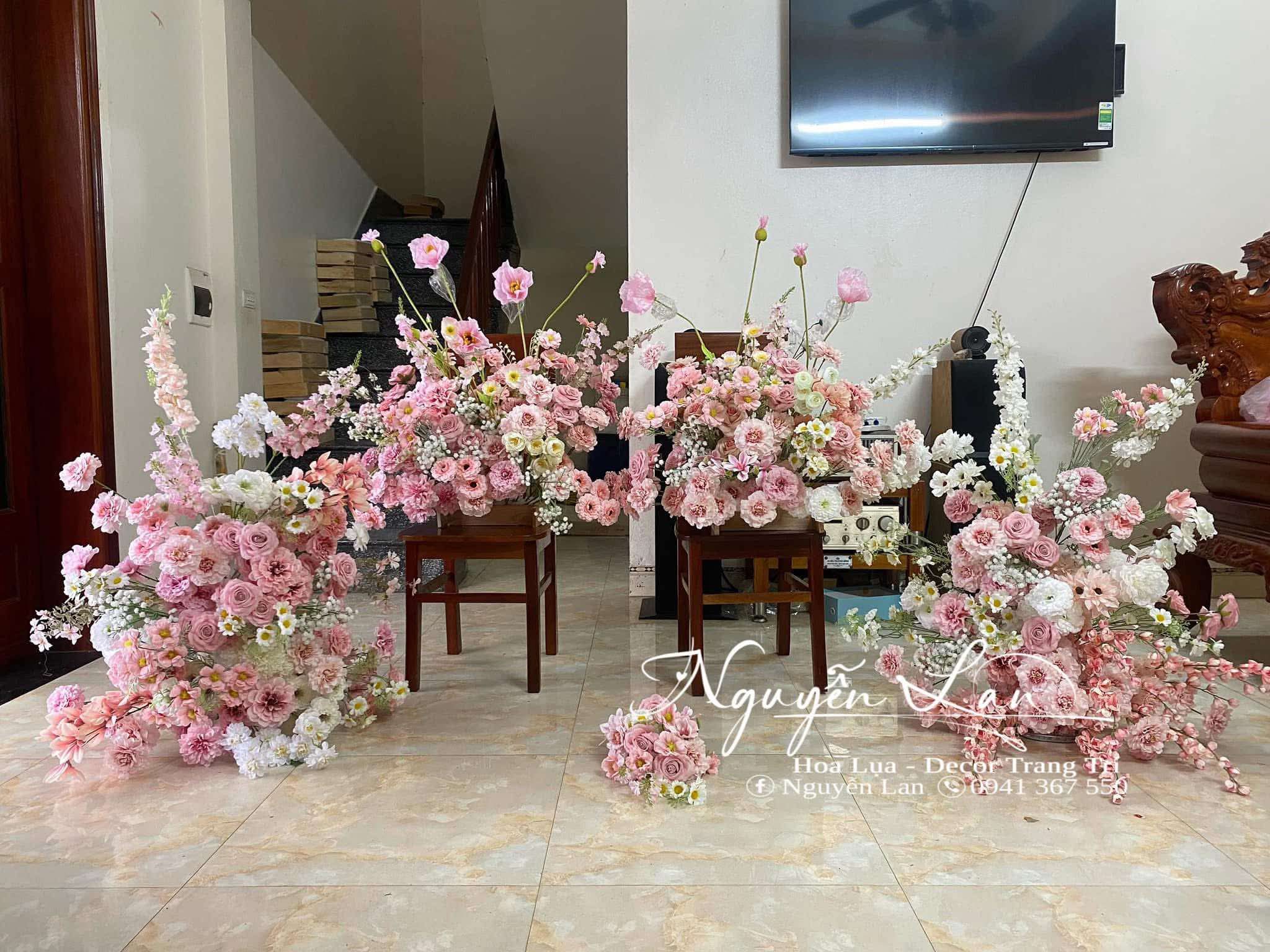 Khóm chân cổng studio hồng bi trắng - KCS012